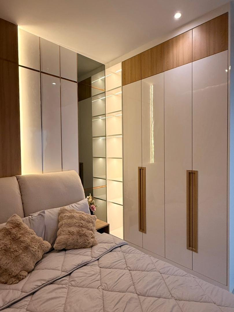 Detail of guest wardrobe with mirror panel and illuminated glass shelves, Klebang showroom