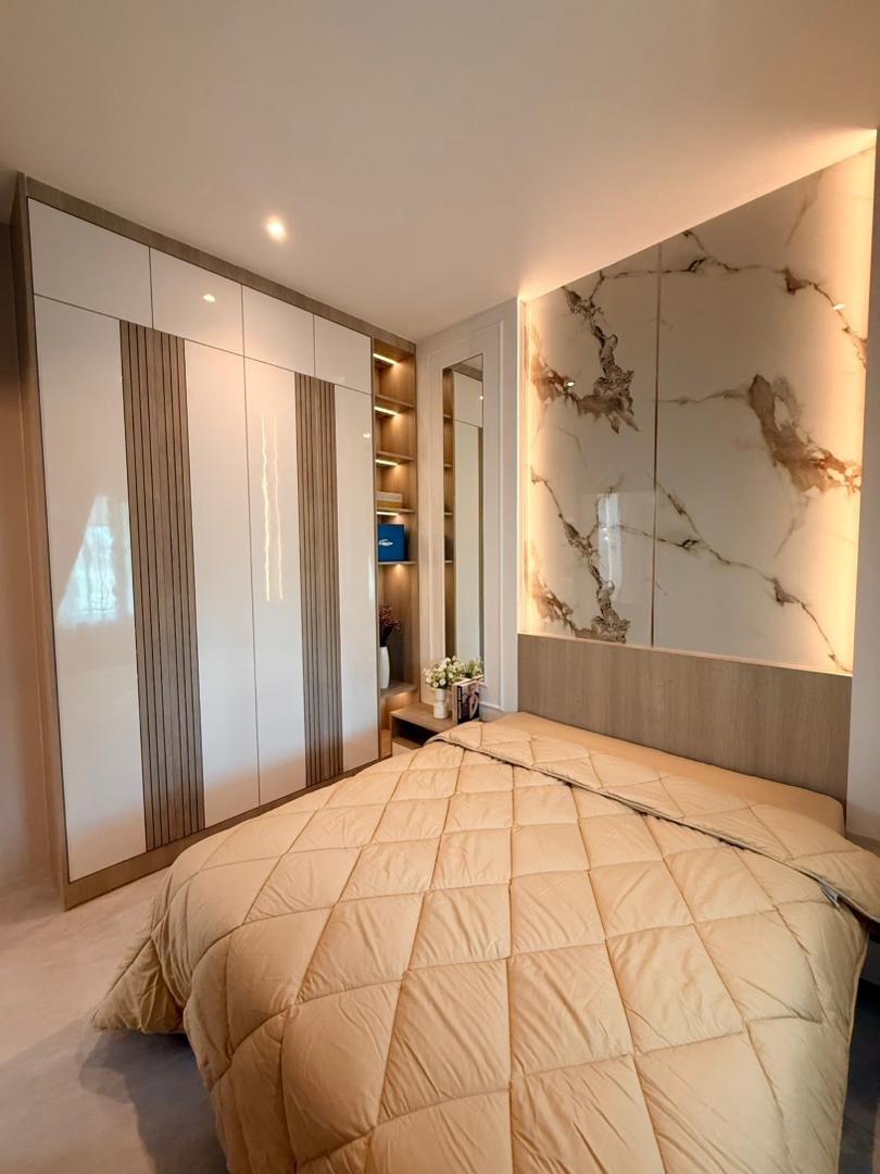 Marble feature headboard with white gloss wardrobe and fluted inserts, Klebang showroom